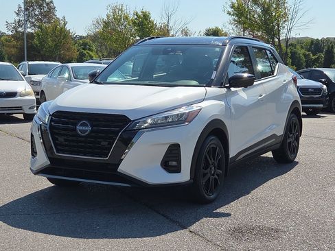 Used 2024 Nissan Kicks SR w/ SR Premium Package FWD image 2