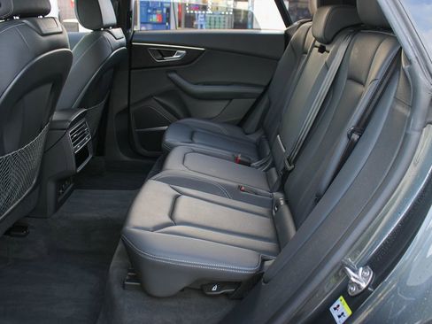 Used 2021 Audi Q8 Prestige image 18