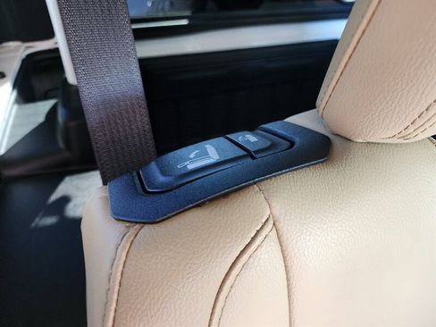 Used 2019 Jeep Wrangler Unlimited Sahara w/ Dual Top Group image 78