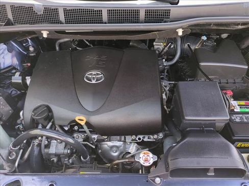 Used 2020 Toyota Sienna XLE w/ Entertainment Package FWD image 25