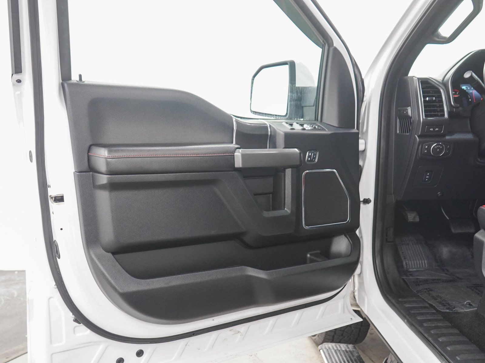 Used 2017 Ford F150 Lariat w/ Equipment Group 502A Luxury AWD/4WD image 20