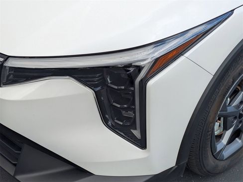 Used 2025 Kia K4 LXS image 11