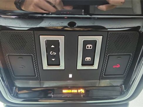 Used 2024 Land Rover Range Rover Velar Dynamic SE image 57