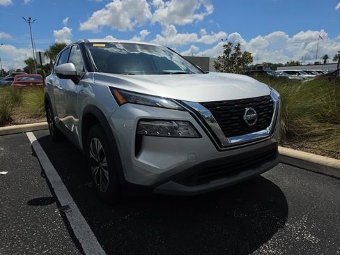 Used 2021 Nissan Rogue SV FWD image 3