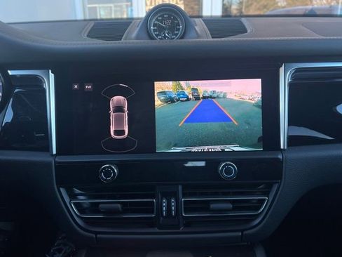 Used 2023 Porsche Macan Turbo image 19
