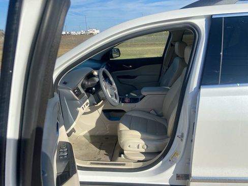 Used 2022 GMC Acadia Denali w/ Denali Ultimate Package image 7