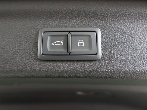 Used 2025 Audi Q3 2.0T Premium w/ Convenience Package image 17