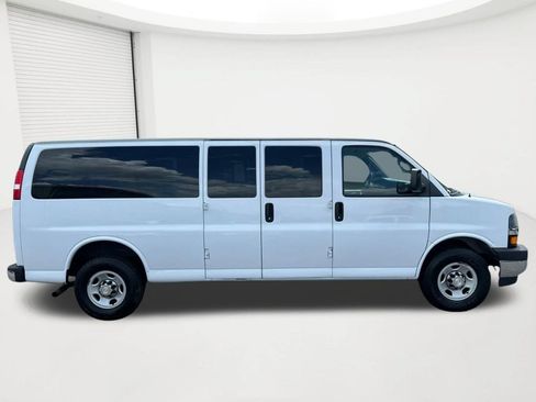 Used 2020 Chevrolet Express 3500 LT w/ LT Preferred Equipment Group RWD image 4