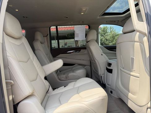 Used 2016 Cadillac Escalade ESV Luxury AWD/4WD image 25