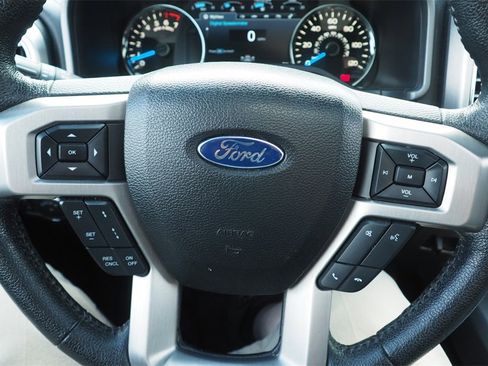 Used 2015 Ford F150 Platinum w/ Equipment Group 701A Luxury image 29