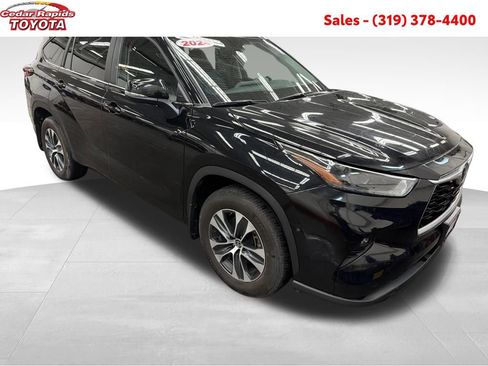 Certified 2024 Toyota Highlander XLE image 9