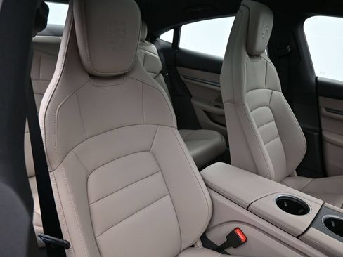 Certified 2025 Porsche Taycan AWD/4WD image 19