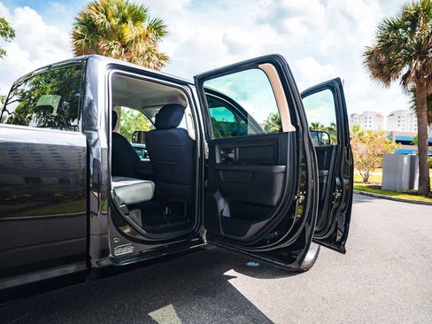 Used 2017 RAM 3500 Tradesman w/ Chrome Appearance Group image 16