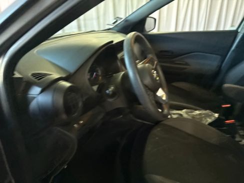 Used 2019 Nissan Kicks S FWD image 16