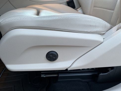 Used 2022 Mercedes-Benz GLC 300 4MATIC image 27