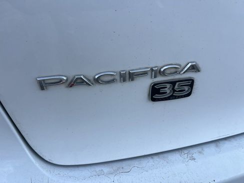 Used 2020 Chrysler Pacifica Touring-L image 5