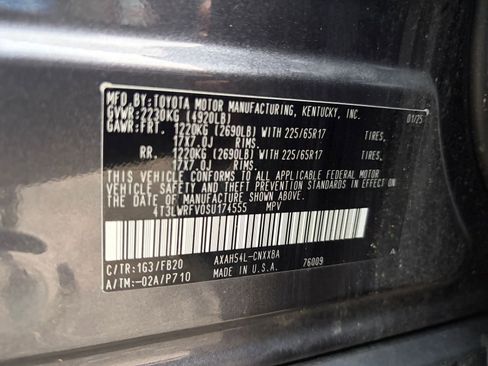 Used 2025 Toyota RAV4 LE image 28