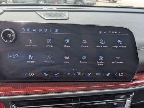 Used 2024 Chevrolet Traverse Z71 w/ Enhanced Driving Package image 18