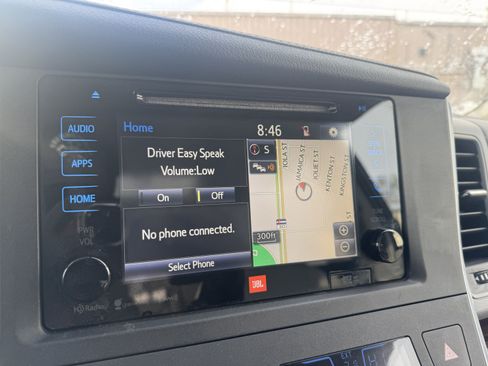 Used 2017 Toyota Sienna Limited image 25