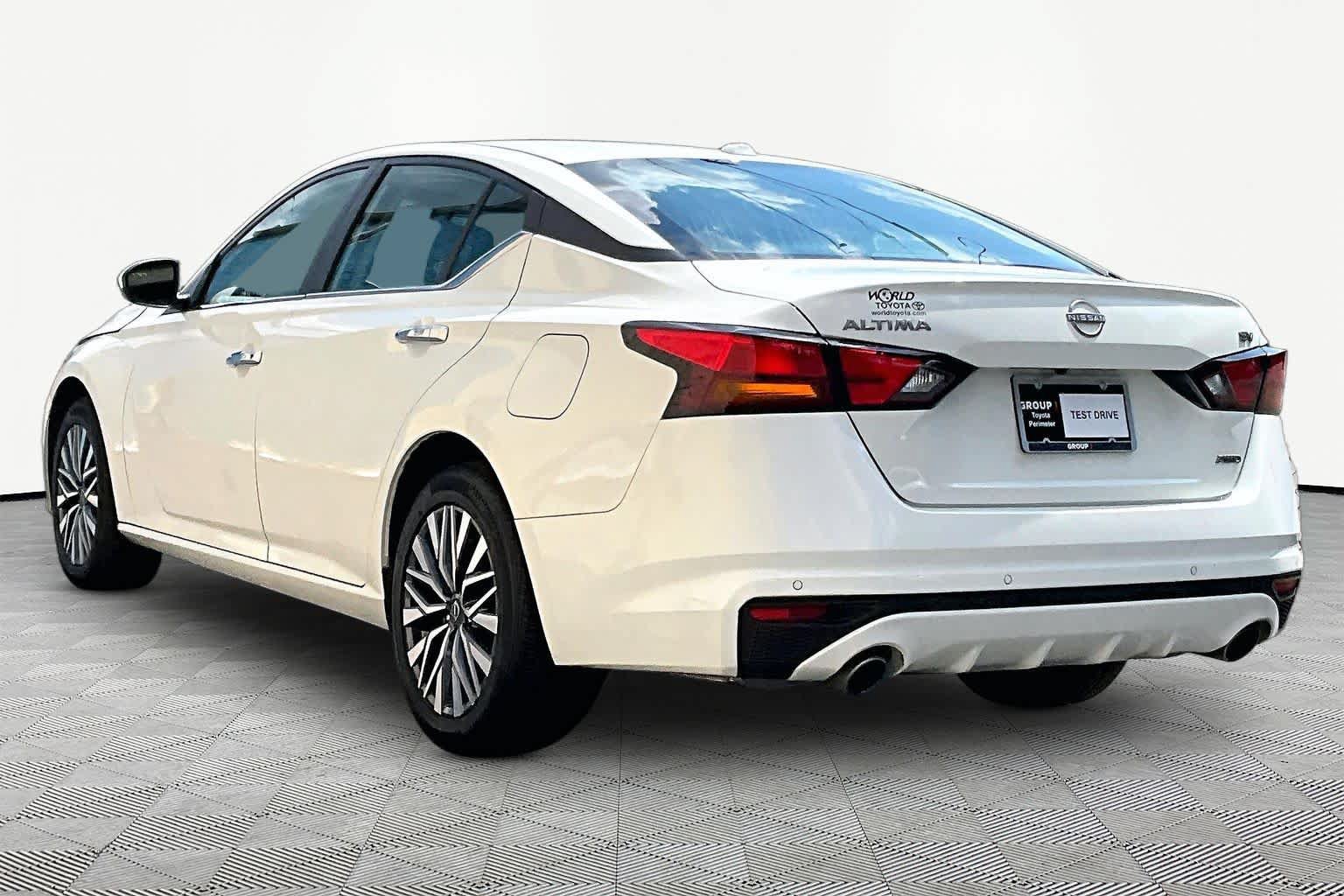Used 2023 Nissan Altima 2.5 SV w/ SV Premium Package AWD/4WD image 12
