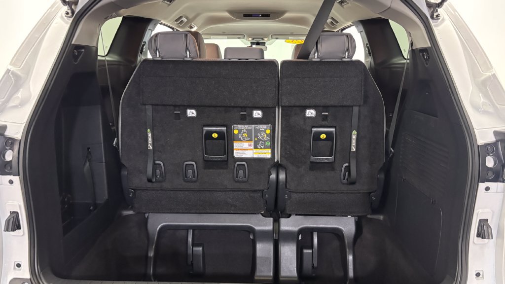 Used 2025 Toyota Sienna LE FWD image 39