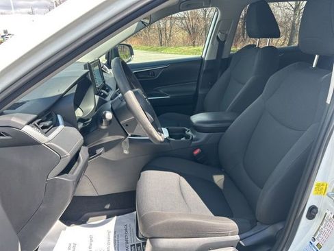 Used 2021 Toyota RAV4 LE AWD/4WD image 13