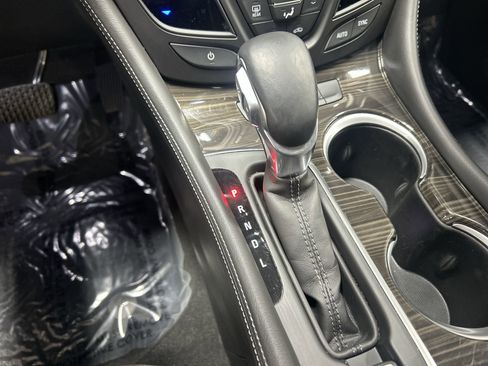 Certified 2019 Buick Envision Essence AWD/4WD image 17