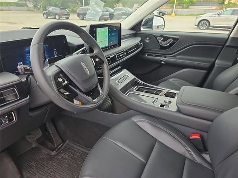 New 2025 Lincoln Aviator 2WD w/ Equipment Group 101A image 21