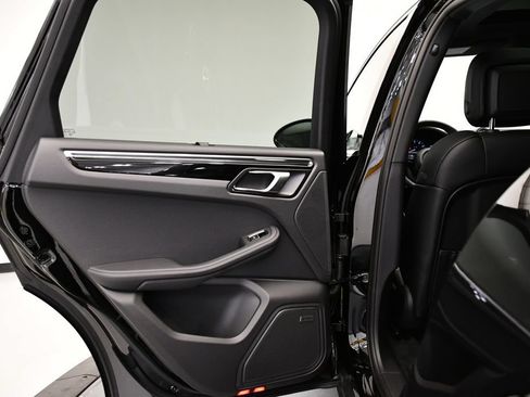Certified 2026 Porsche Macan AWD/4WD image 43