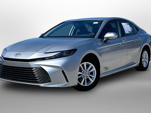 Used 2025 Toyota Camry LE FWD image 13