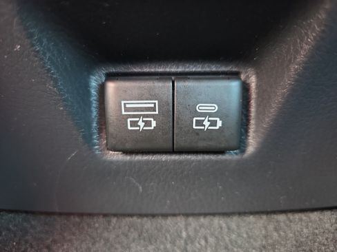 Used 2025 Toyota Camry LE FWD image 12