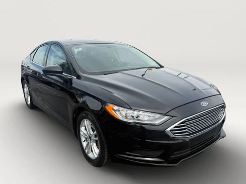 Used 2018 Ford Fusion SE w/ Fusion SE Technology Package FWD image 1