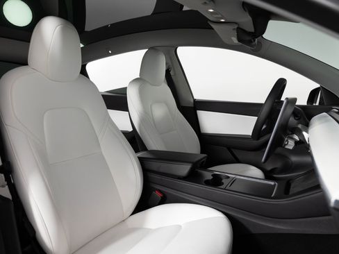 Used 2022 Tesla Model Y Long Range image 29