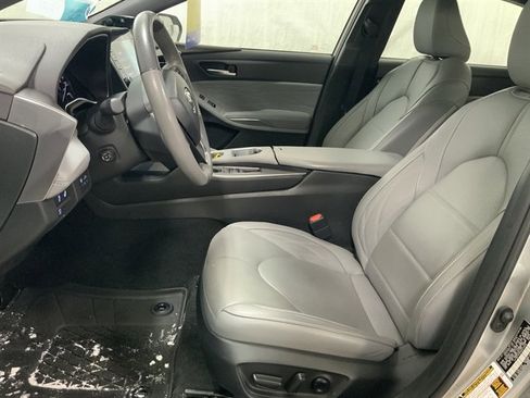 Used 2019 Toyota Avalon Limited image 27