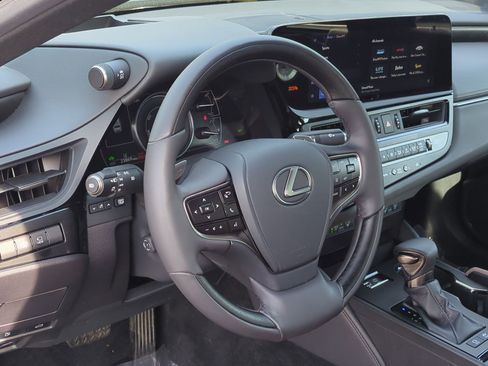 Used 2024 Lexus ES 300h w/ Technology Package image 18
