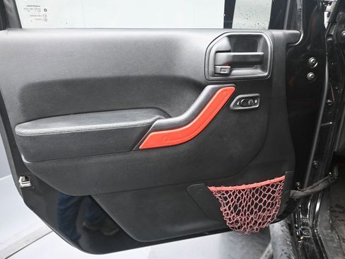 Used 2018 Jeep Wrangler Unlimited Rubicon image 21