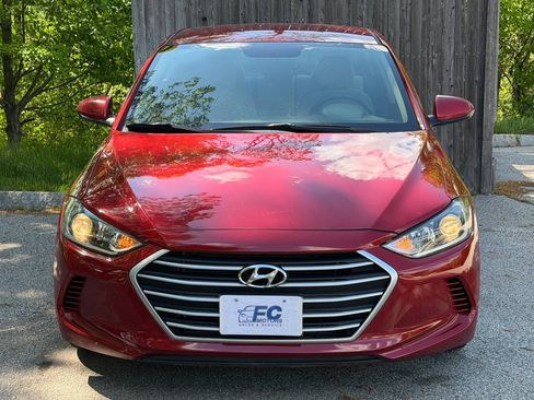 Used 2017 Hyundai Elantra SE FWD image 2