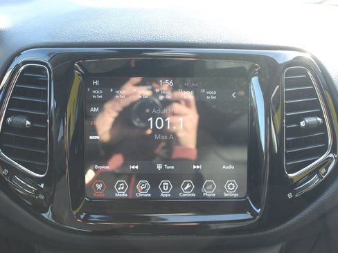 Used 2018 Jeep Compass Limited image 8