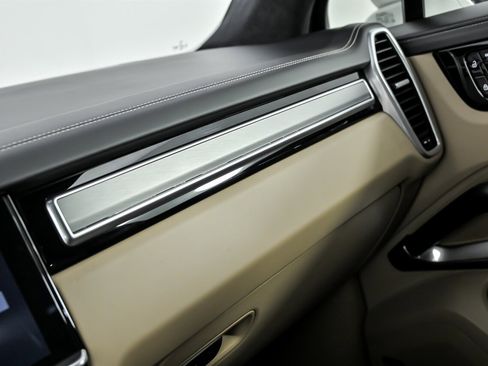 Used 2019 Porsche Cayenne Turbo image 39