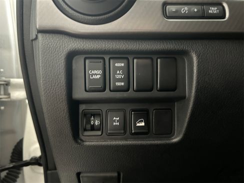 Used 2020 Nissan Titan PRO-4X w/ Pro-4x Convenience Package image 16