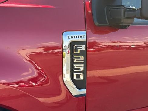 Used 2022 Ford F250 Lariat w/ Lariat Ultimate Package AWD/4WD image 11