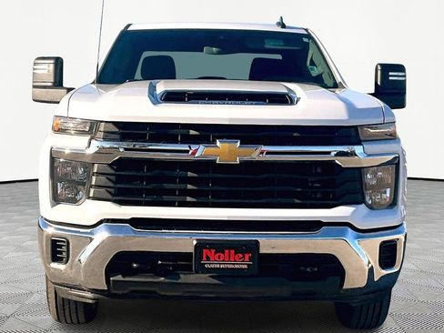 Used 2024 Chevrolet Silverado 2500 LT image 3