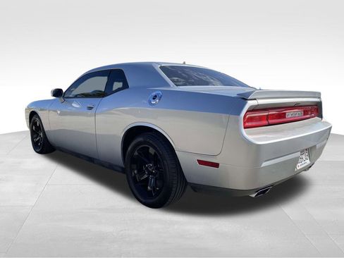 Used 2012 Dodge Challenger SXT image 4