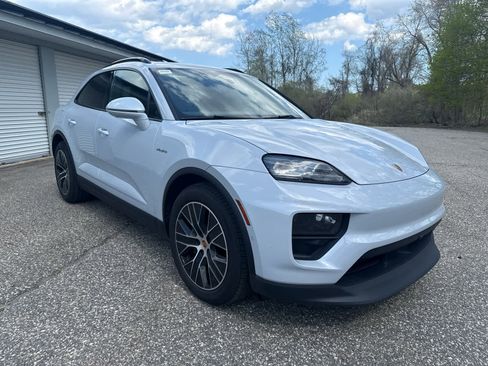 Used 2025 Porsche Macan 4 Electric AWD/4WD image 7