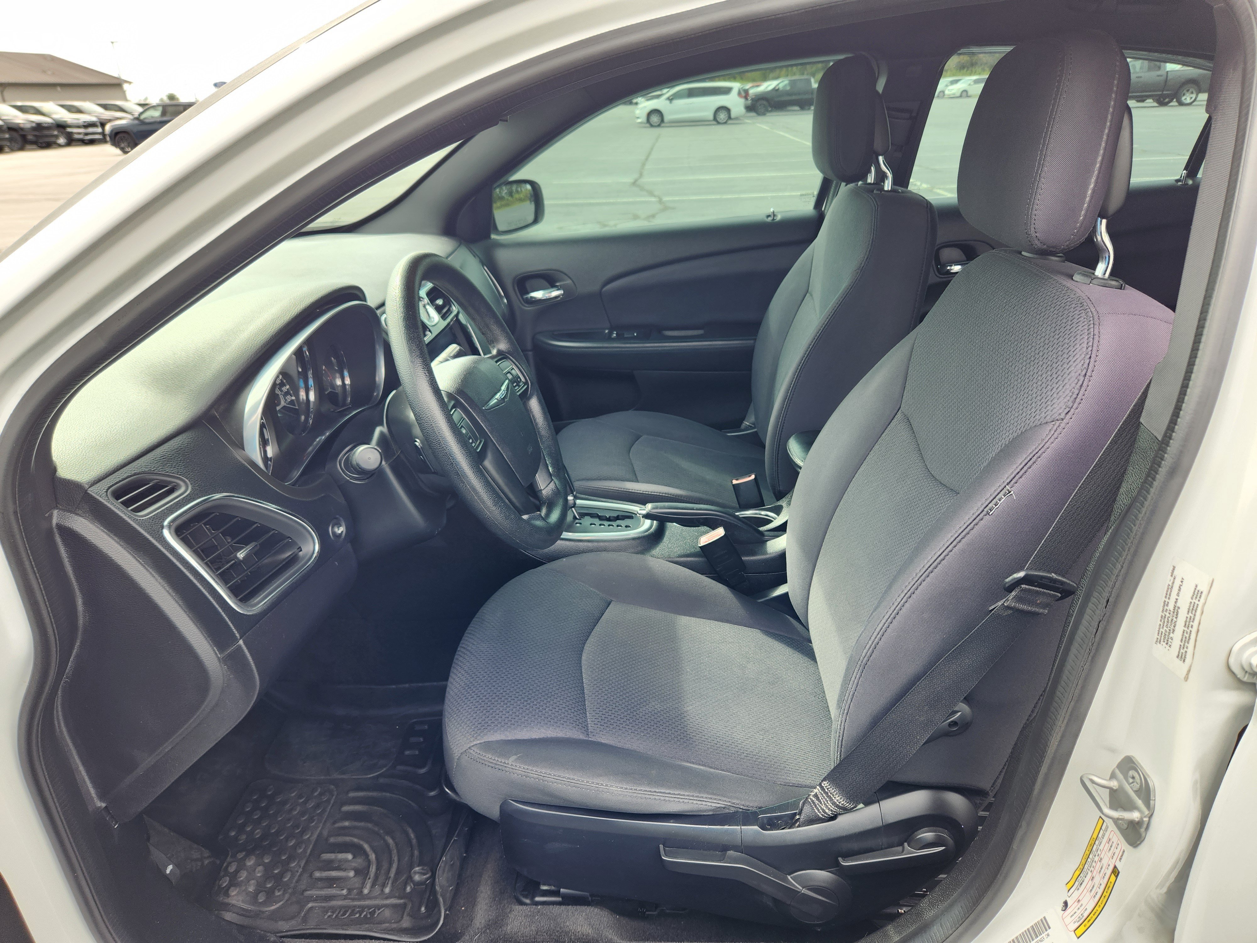 Used 2014 Chrysler 200 LX FWD image 12