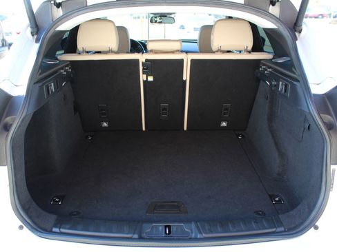 Used 2018 Jaguar F-PACE Prestige image 25