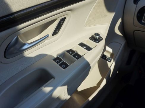 Used 2013 Volkswagen Eos Executive FWD image 28