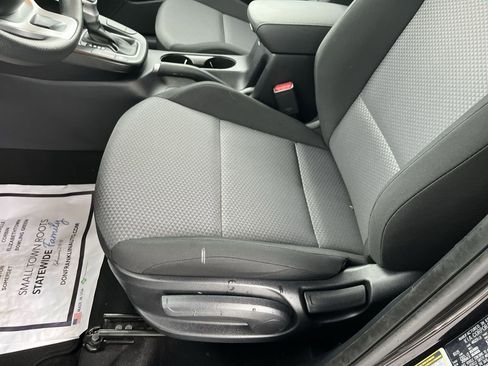 Used 2025 Kia Soul LX w/ LX Technology Package FWD image 12