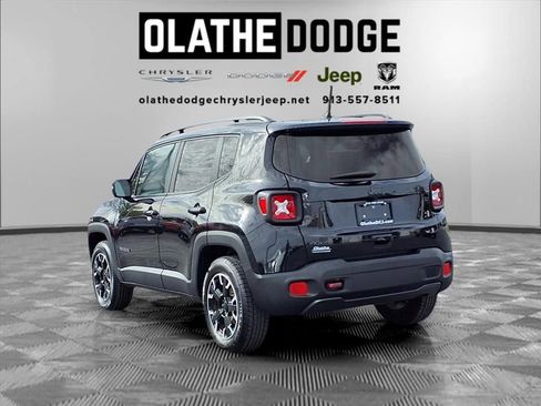 Used 2023 Jeep Renegade Latitude image 3