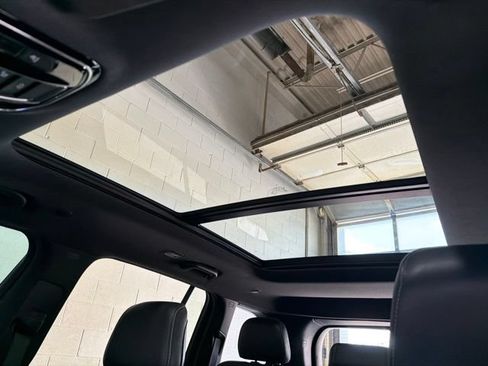 Used 2023 Jeep Grand Cherokee Overland AWD/4WD image 24